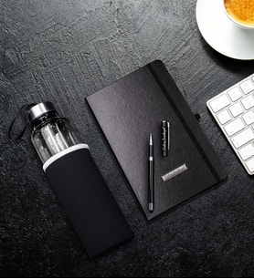 Kişiye Özel Siyah Defter & Özel Kılıflı 500 Ml Cam Matara & Kalın Siyah Touch Pen Hediye Seti