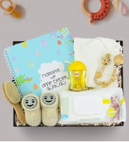 Yenidoğan Bebek Zıbını & Ahşap Figürlü Emzik Tutucu & Hamilelik Ve Anne Bebek Günlüğü & Bebek Saç Fırçası & Örme Patik & Dalin Bebek Şampuanı & Sleepy Islak Mendil Hediye Seti