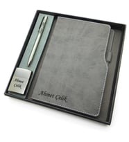 Signator® Codex  N164 Kişiye Özel Defterli Set - İsme Özel Gri Kalem + İsme Özel Gri Defter + İsme Özel Gümüş Çakmak  İsme Özel Kutusunda Hediyelik Set (Karışık)