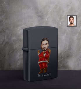Kişiye Özel Yılbaşı Erkek Karikatürlü UV Baskılı Siyah Benzinli Çakmak Model-14