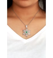 Zümrüt Taşlı Lotus Çiçeği Telkari Gümüş Kolye