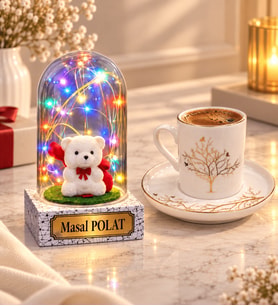 Hayat Ağacı Tasarımlı Premium Kahve Fincanı ve Kişiye Özel Yazılı Renkli LED Işıklı Beyaz Ayıcıklı Fanus