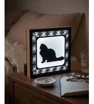 Dekoratif Kedi Silüetli LED Gece Lambası – Huzur Veren Işık