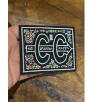 ÜTÜ İLE YAPIŞAN C.C OKLU TAŞLI ARMA DİKİŞ APLİKE 9X7 CM