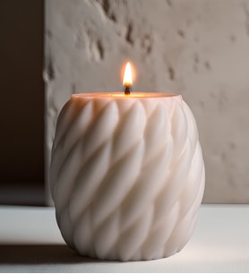 Minimal Spiral Mum – Modern Ev Dekorasyonu İçin El Yapımı Tasarım Mum