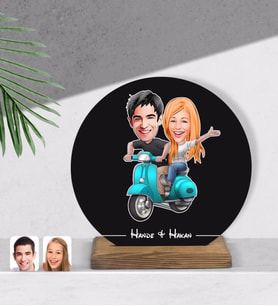 BK Gift Kişiye Özel Sevgililer Karikatürlü Yuvarlak Ahşap Biblo-99