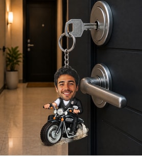 Kişiye Özel Motorcu Karikatür Anahtarlık – Fotoğraflı Motor Tutkunu Hediyesi Kişiye Özel Motorcu Anahtarlık