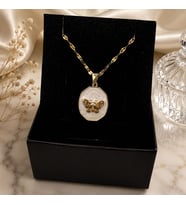 BK Gift Kelebek Figürlü Sedef Detaylı Kadın Kolye - Kararma Yapmayan Gold Çelik Kolye