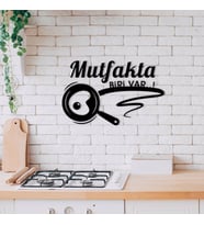 BK Home Mutfakta Biri Var Ahşap Duvar Yazısı-1 (Siyah)