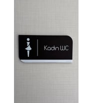 Kadın Wc Tuvalet Yönlendirme Levhası Bitter Pleksi Kendinden Yapışkanlı 10x20cm (Gold)