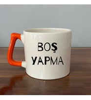 Kişiye Özel İsim Yazılı Boş Yapma Baskılı Turuncu Kulplu D Kupa (Beyaz)