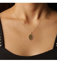 Oval Kesim Kenarları Taşlı Kolye (Altın)