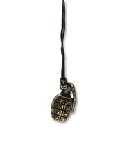 Grenade Model Deri İpli Tasarım Kolye