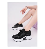 KADIN SİYAH GİZLİ TOPUK TAŞLI YÜKSEK TABAN TRİKO SNEAKER AYAKKABI