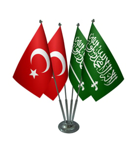 Masa Üstü Suudi Arabistan Bayrağı Türk Bayrağı Dörtlü Krom Direk Masa Bayrak Seti