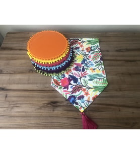 OTANTİK DESENLİ RUNNER & KARIŞIK RENKLİ PONPONLU SUPLA (Çok Renkli)