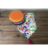 OTANTİK DESENLİ RUNNER & KARIŞIK RENKLİ PONPONLU SUPLA (Çok Renkli)