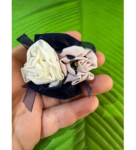 4X4 CM TAŞLI GÜLLÜ TASARIM İĞNELİ BROŞ YAKA İĞNESİ TÜRBAN AKSESUARI (Ekru)