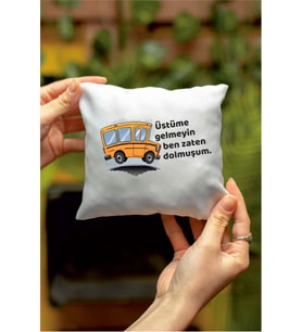 Üstüme Gelmeyin Ben Zaten Dolmuşum Tasarımlı Mini Dekoratif Yastık