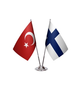 Finlandiya İkili Masa Bayrağı
