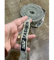 EN 2 CM SİMLİ PARLAK YAZILI ŞERİT DİKİŞ GİYİM AKSESUARI 1 METRE