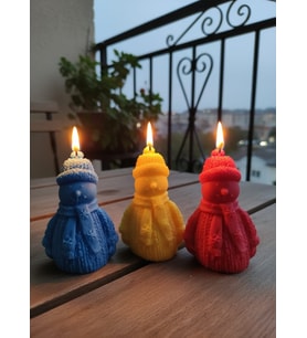 KARDAN ADAM 3'LÜ HEDİYELİK DEKORATİF HOŞ KOKULU PARAFİN WAX MUM (KIRMIZI + SARI + MAVİ RENKLİ)