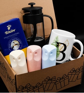 Kişiye Özel Harf Kupa & 250 Gram Tchibo Filtre Kahve & French Press & Üçlü Baykuş Hediye Seti