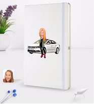 BK Gift Kişiye Özel Plakalı Kadın Volkswagen Passat Karikatürlü Beyaz Termo Deri Defter 16x24cm Model 1