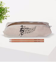 BK Gift Kişiye Özel Müzik Notaları Tasarımlı Keten Bez Kalemlik ve İsimli Ahşap Kurşun Kalem Hediye Seti-1