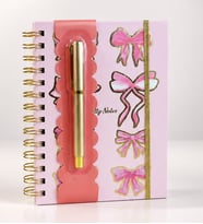 Kurdela Figürlü 160 Yaprak Çizgili + 1Sayfa Sticker Defter Tükenmez Kalem Set