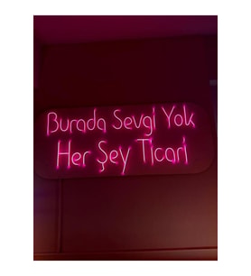 Burada Sevgi Yok Her Şey Ticari Yazılı Neon Tabela