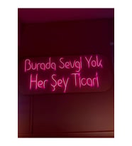 Burada Sevgi Yok Her Şey Ticari Yazılı Neon Tabela