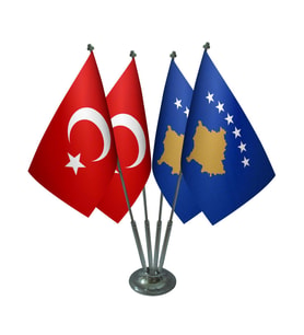 Masa Üstü Kosova Bayrağı Türk Bayrağı Dörtlü Krom Direk Masa Bayrak Seti