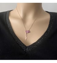 Rose Kaplama Bayraklı Kız Gümüş Kolye (Karışık)