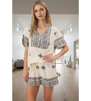 Kadın Rahat Viskon Pijama Takımı Etnik Desenli Yazlık Şortlu Regular Kalıp Modern Stil (Ekru)