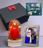 Hediye Kutusunda Kişiye Özel Hediye Seti - Ahşap Fotoğraf Çerçevesi ve Led Işıklı Fanus (Model 7)