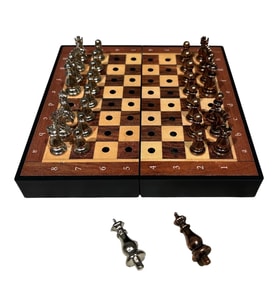 GiftHome Antik Klasik Ceviz Desenli Mini Seyahat Boy Satranç Takımı ( 16 x 16 cm )