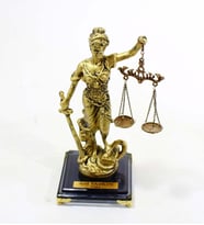 Adalet Terazisi Gold Ofis Makam Büro Hediyesi Hakim Savcı Avukat Hukuk Büro Hediyesi