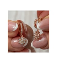 Gümüş Rose Sallantılı Güneş Kadın Küpe CSR2185710