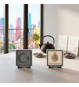 10x10 cm İkili Stantlı Hilal Yıldız Tevhid Ayeti ve Orijinal Metinli Bismillâhirrahmânirrahîm Ofis Masaları İçin Değerli Bir Hatıra Seçeneği 10x10 cm, Pudra - Kül Gri