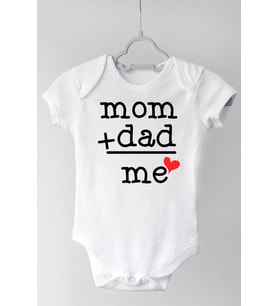 Unisex Bebek Beyaz Mom Dad Me Kırmızı Kalp Kısa Kol Çıtçıtlı Body Zıbın