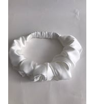 Kadın Beyaz Saten Büzgülü Scrunchie Saç Bandı