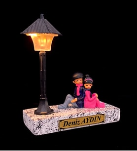 Kişiye Özel Işıklı İsimli Masa Lambası / Beyaz Mermerli ve Sırt Sırta Aşk Biblolu
