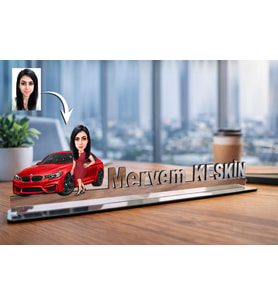 Kişiye Özel Kadın Aracı İle Karikatürlü 30 cm Ayna Pleksi Masaüstü İsimlik - Yeni Araba Hediyesi Galericiye ve Araba Tutkununa Hediye
