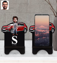BK Gift Kişiye Özel Plakalı Erkek Peugeot 2008 Karikatürlü Ahşap Biblo Telefon Standı-2