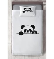 MEKTA HOME BEBEK VE ÇOCUK ODASI El Sallayan Sevimli Panda Desenli Yatak Örtüsü