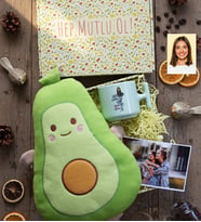 Kişiye Özel Karikatürlü Cute But Gemini İkizler Burcu Hediye Kutusu - Kişiye Özel T Pastel Kupa, Peluş Yastık, Fotoğraf 1 Adet Doğum Günü Hediyesi
