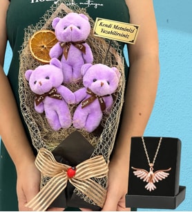 Kişiye Özel Büyük Boy 3'lü Peluş Ayıcık Buketi ve Zümrüdü Anka Kuşu Kolyesi (Model 2)