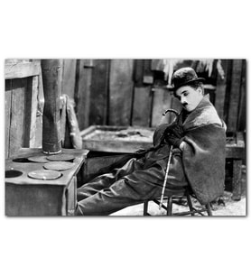 Cakatablo Charlie Chaplin Ayakları Soba İçinde Uyuyor MDF Tablo