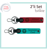 Karizmatik Tasarımıyla Öne Çıkan Aslan Deseni, Kişisel Yazılı 2’li Set, Kırmızı-Koyu Turkuaz